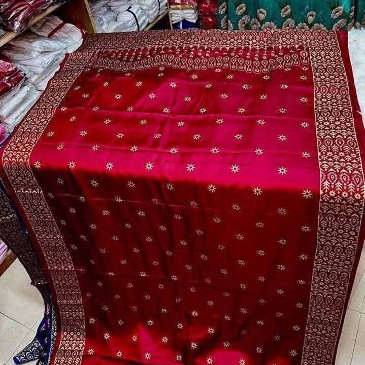 জাপানি সিল্ক শাড়ি নরম ও আরামদায়ক স্কিন প্রিন্টের নিখুঁত কাজ